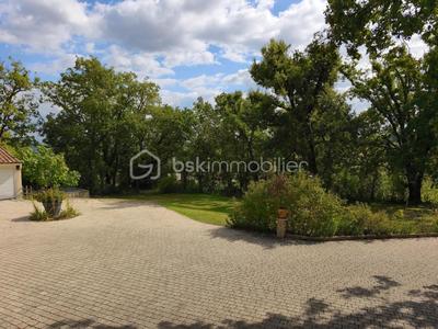 Maison - 250 m² - 8 pièces