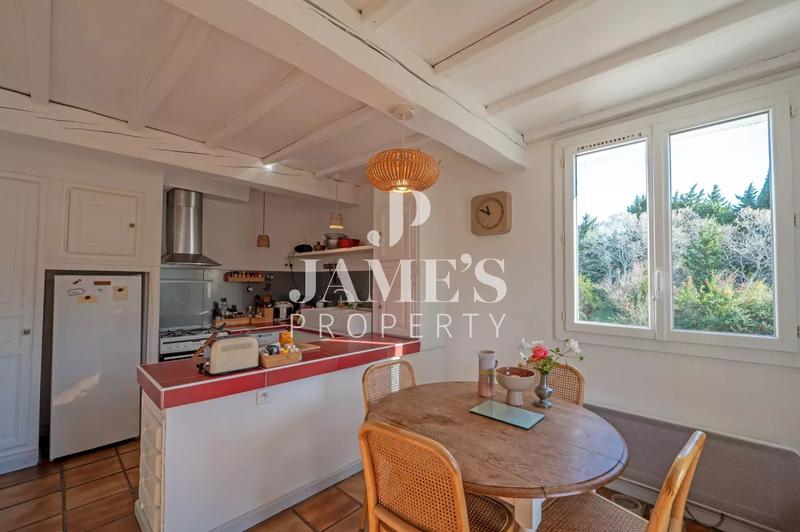 Maison - 210 m² - 8 pièces