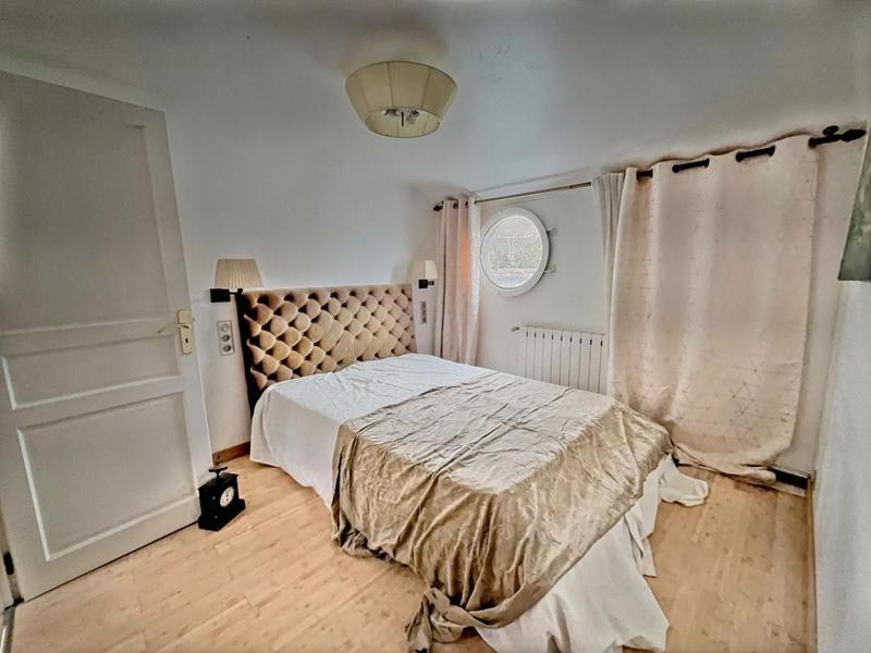 Maison - 230 m² - 15 pièces