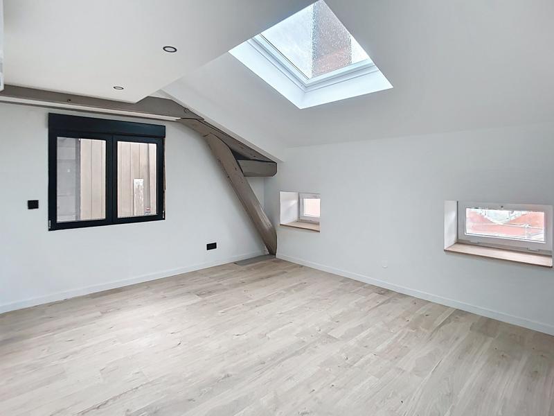 Appartement - 85 m² - 5 pièces