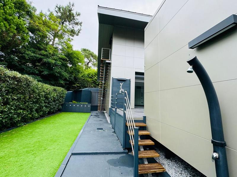 Maison - 203 m² - 8 pièces