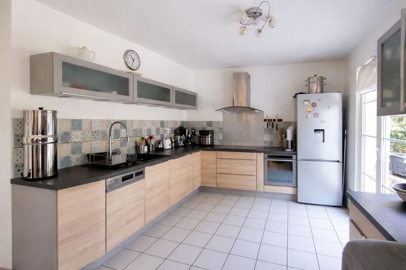 Maison traditionnelle - 246 m² - 9 pièces