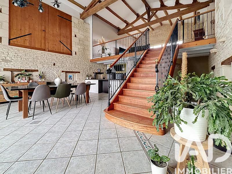 Maison - 408 m² - 6 pièces