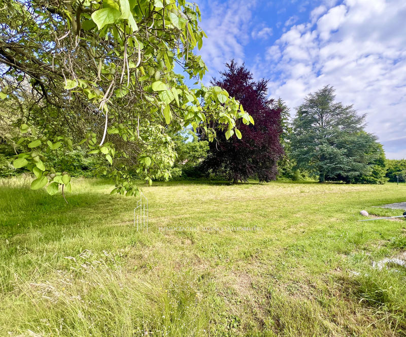 Propriété - 242 m² - 6 pièces