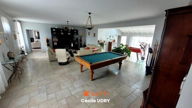 Maison - 415 m² - 12 pièces