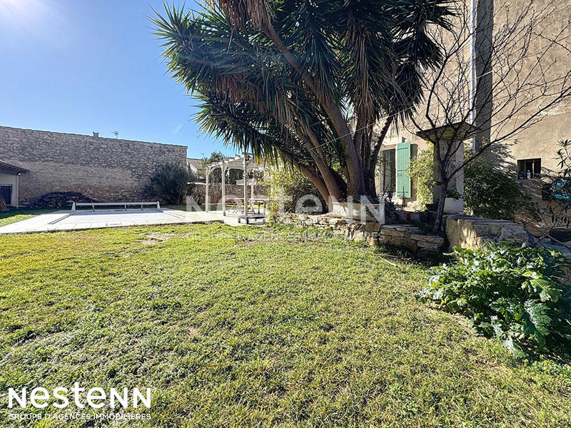 Maison - 242 m² - 8 pièces