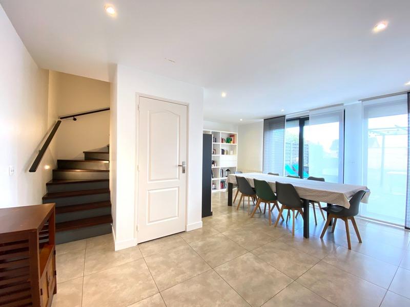 Maison - 225 m² - 8 pièces