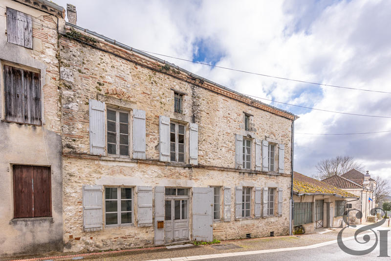 Maison - 365 m² - 10 pièces