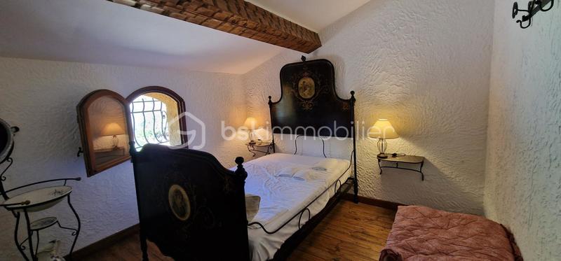 Propriété - 207 m² - 6 pièces