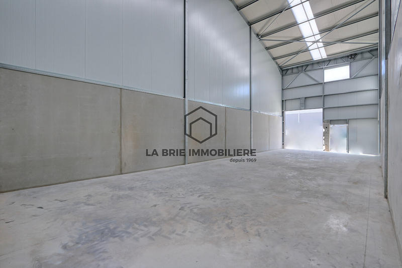 Local d'activité / Entrepôt - 121 m² - 1 pièce