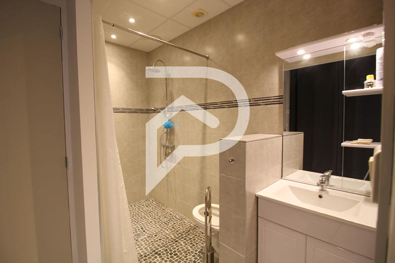 Maison - 200 m² - 6 pièces