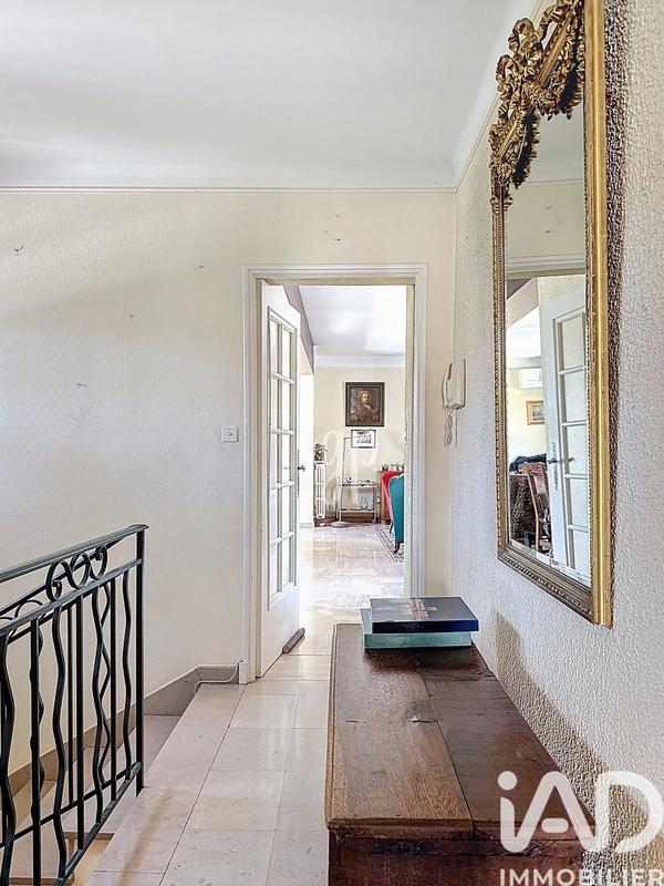 Maison - 233 m² - 7 pièces