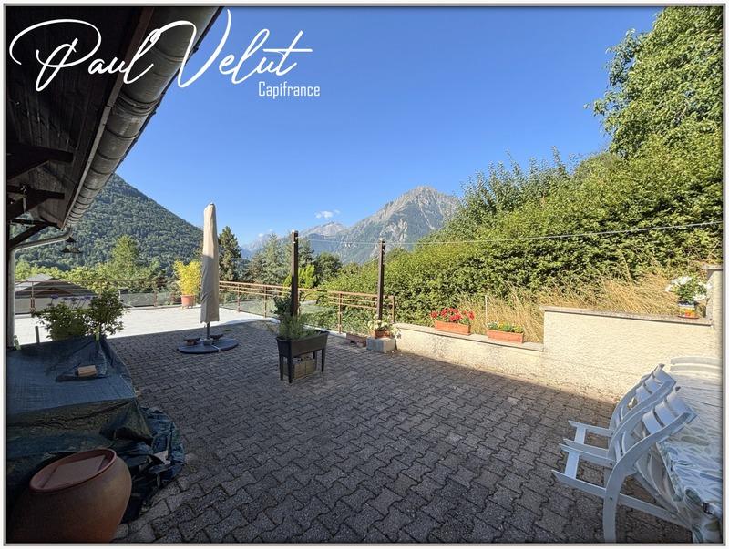 Maison - 235 m² - 9 pièces