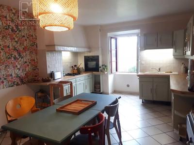 Maison - 210 m² - 9 pièces