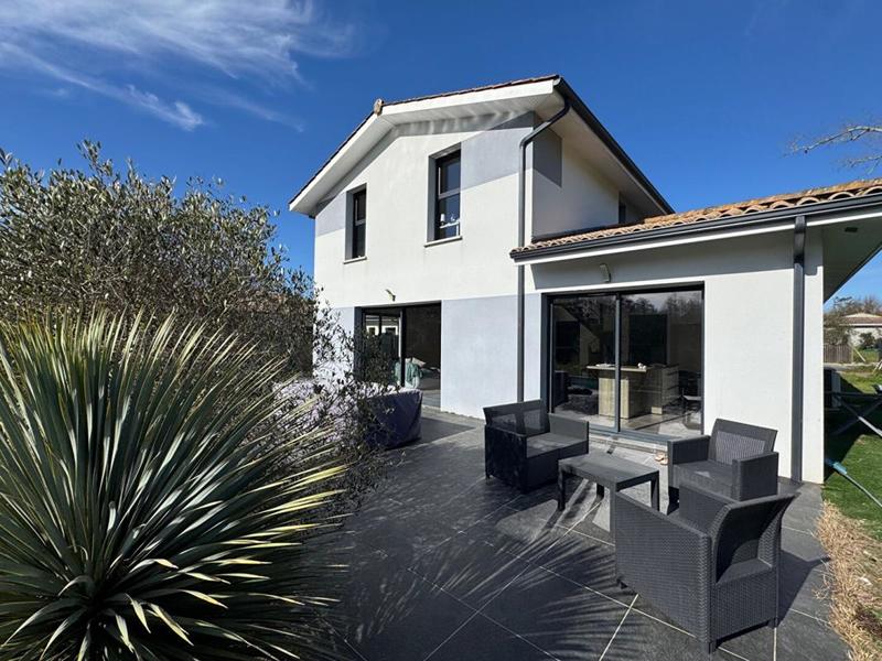 Maison - 174 m² - 8 pièces