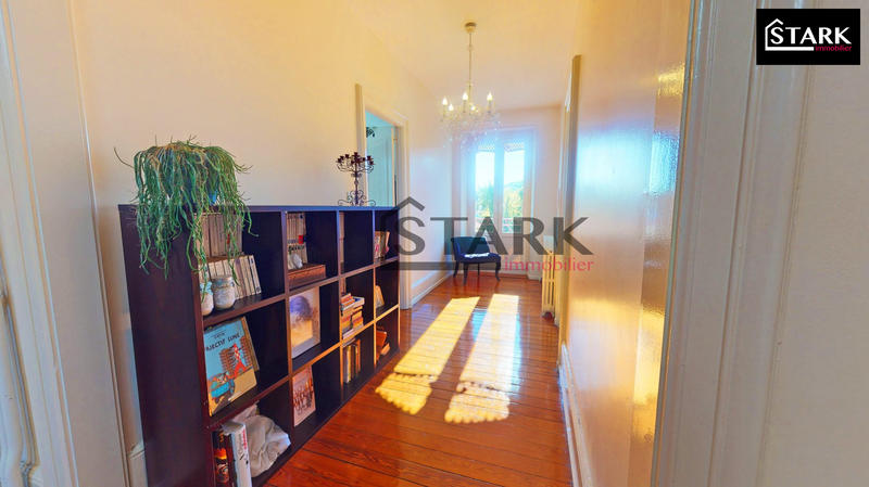 Maison - 230 m² - 7 pièces