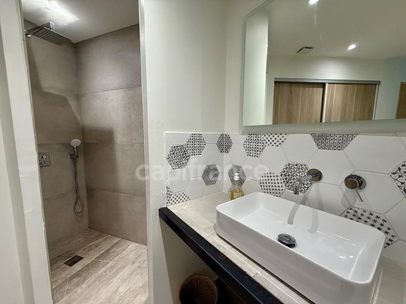 Maison - 235 m² - 8 pièces