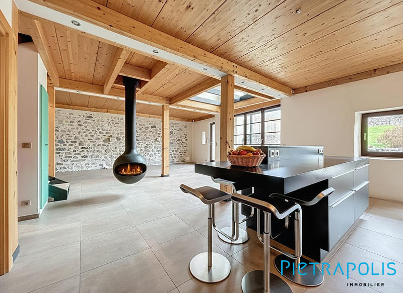 Maison - 255 m² - 5 pièces