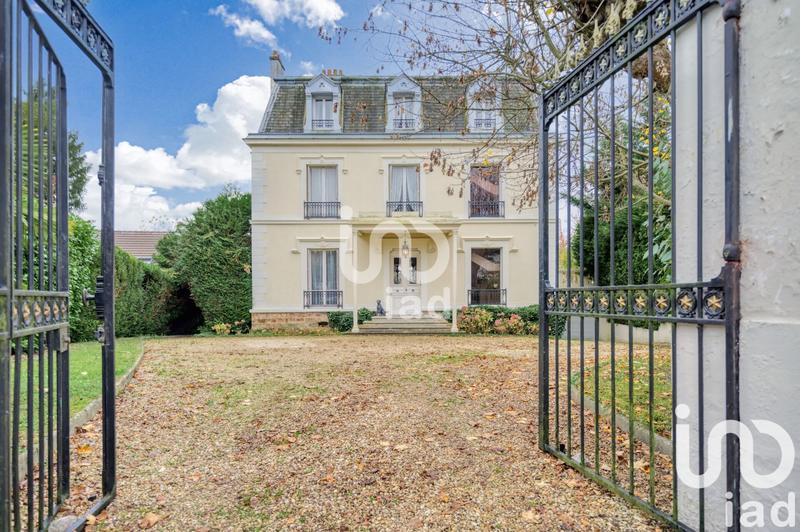 Maison - 323 m² - 11 pièces