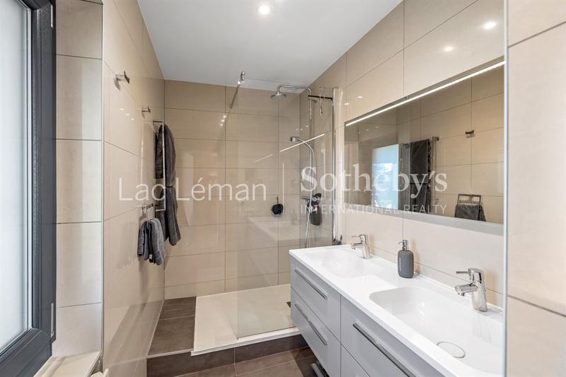 Maison - 200 m² - 6 pièces