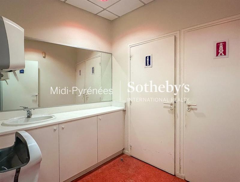 Local d'activités - 317 m²