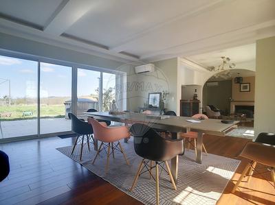 Maison - 232 m² - 6 pièces