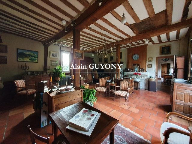 Maison ancienne - 202 m² - 6 pièces