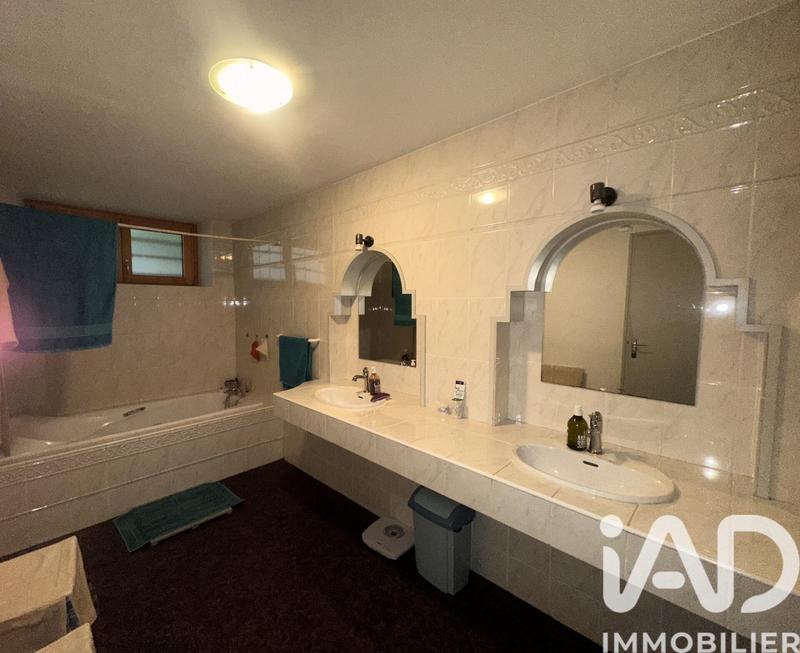 Maison de village - 298 m² - 10 pièces