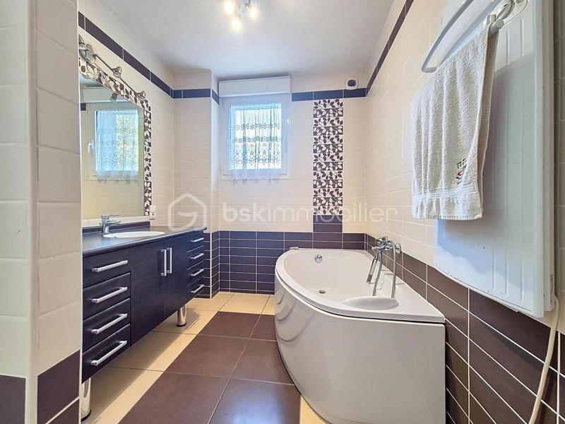 Maison - 170 m² - 7 pièces