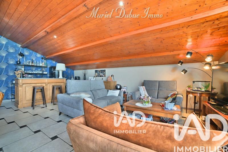 Maison - 239 m² - 8 pièces