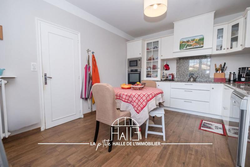 Maison - 228 m² - 8 pièces