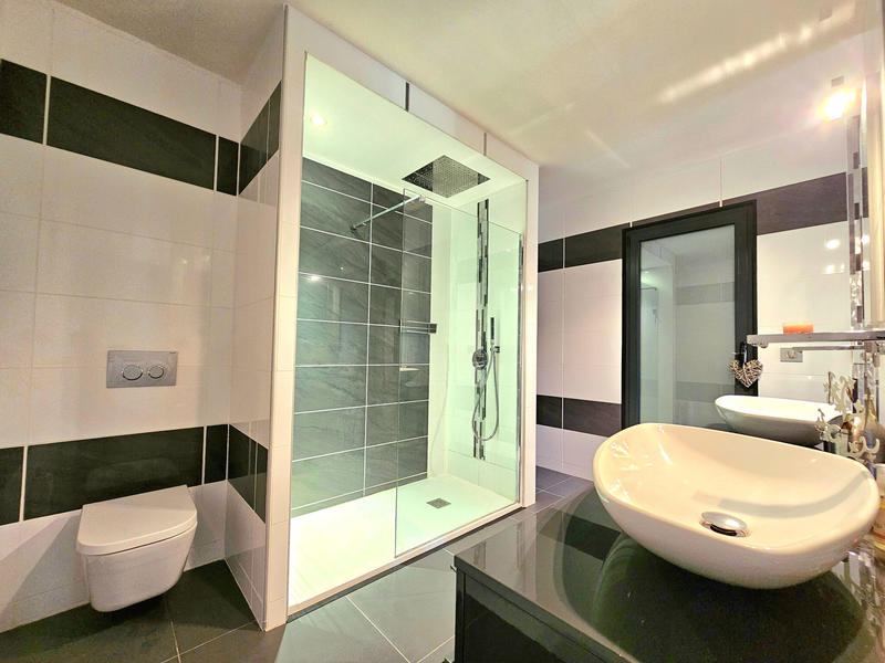 Maison - 214 m² - 7 pièces