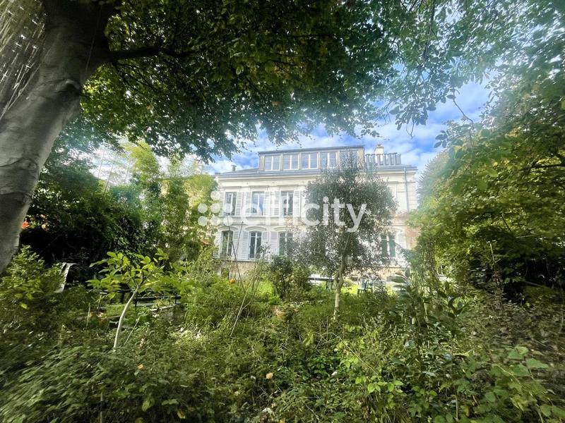 Appartement - 167 m² - 8 pièces