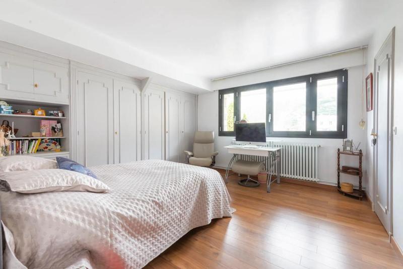 Maison - 200 m² - 8 pièces