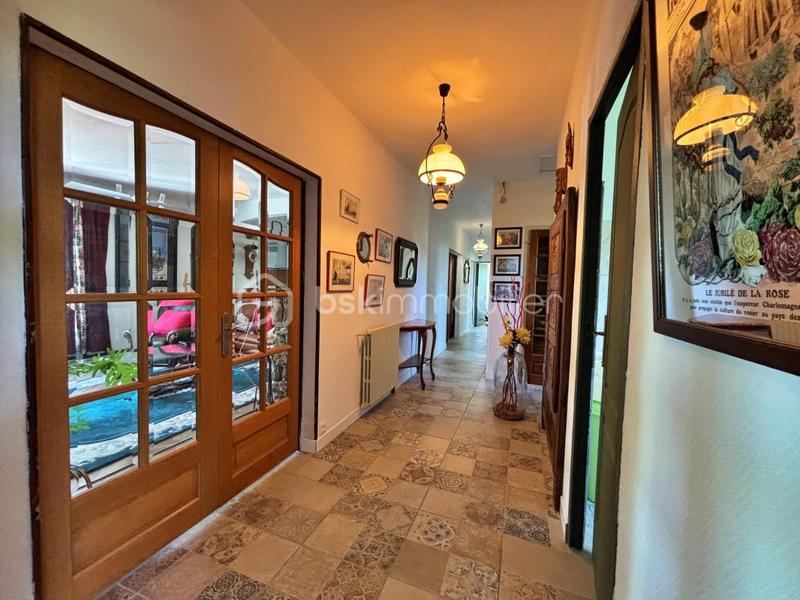 Maison - 240 m² - 9 pièces