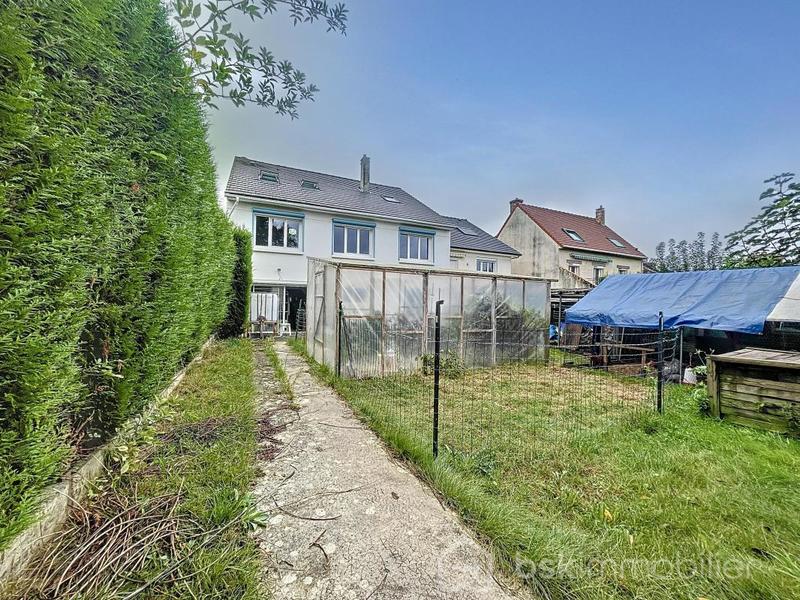 Maison traditionnelle - 190 m² - 9 pièces