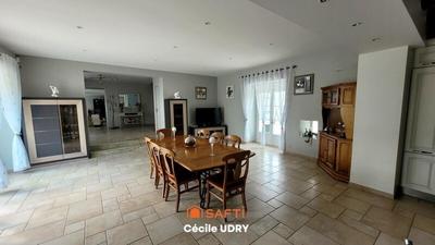 Maison - 415 m² - 12 pièces