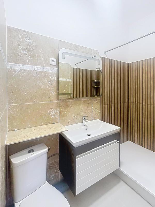 Maison - 216 m² - 8 pièces