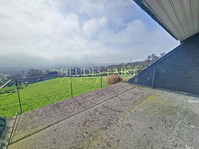 Maison - 232 m² - 7 pièces