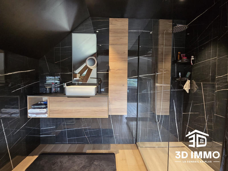 Maison - 230 m² - 7 pièces