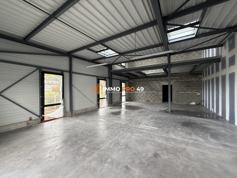 Local commercial - 244 m²
