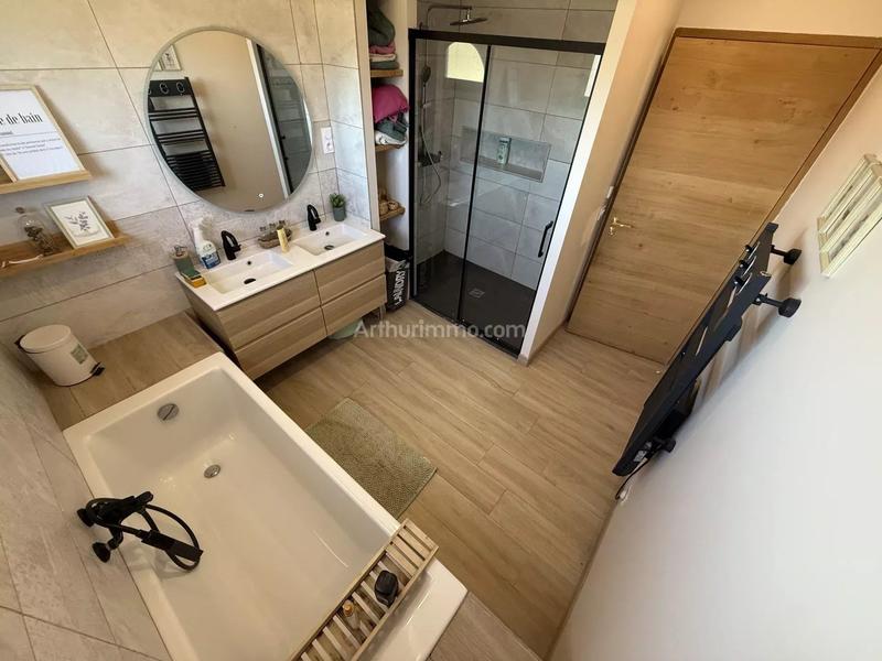 Maison - 212 m² - 8 pièces