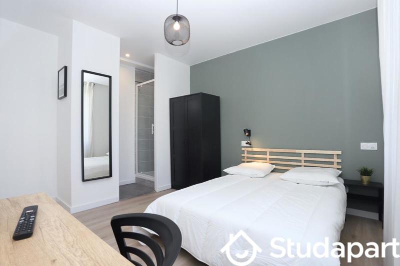 Chambre - 13 m² - 1 pièce