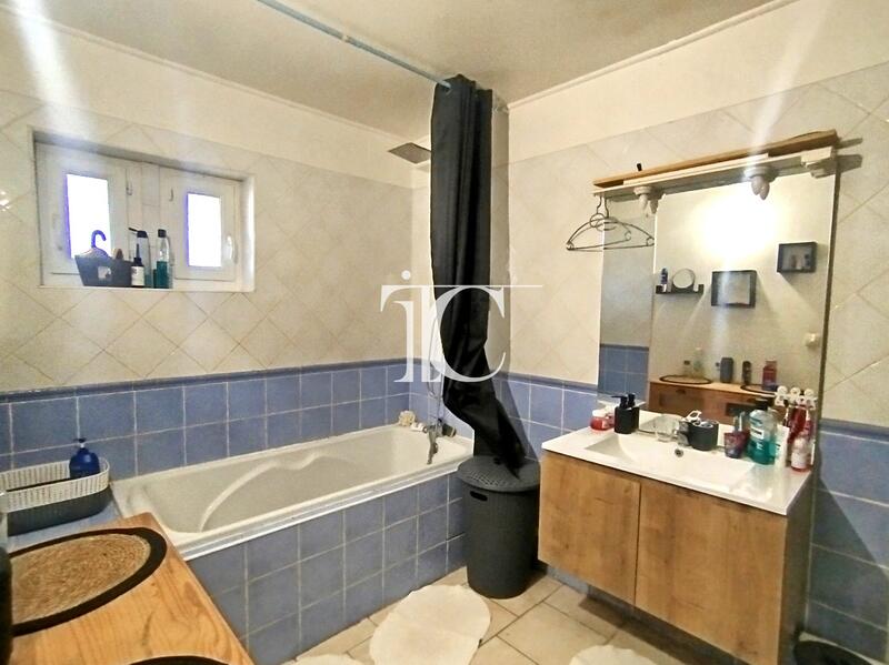 Maison de village - 251 m² - 11 pièces