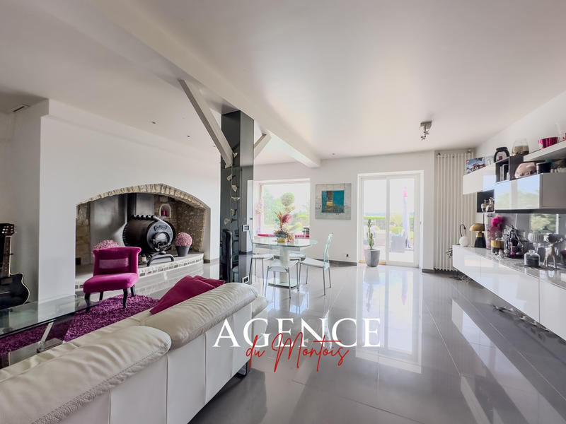 Maison - 232 m² - 7 pièces