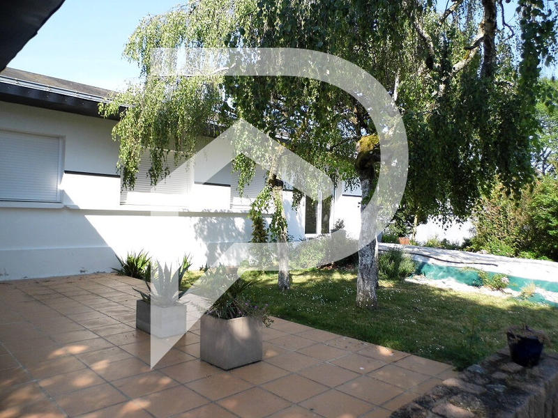 Maison - 229 m² - 10 pièces