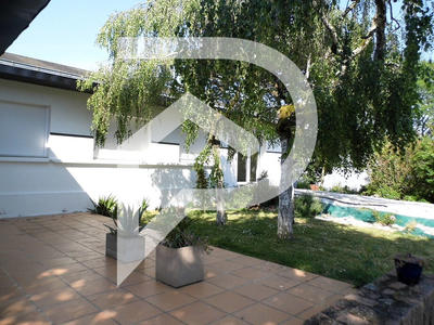 Maison - 229 m² - 10 pièces