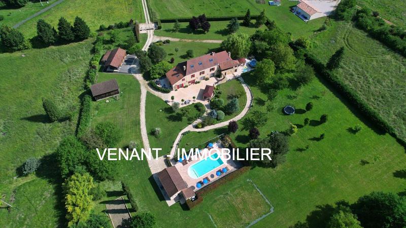 Villa - 457 m² - 16 pièces