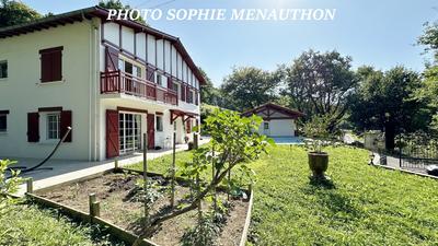 Maison - 265 m² - 7 pièces