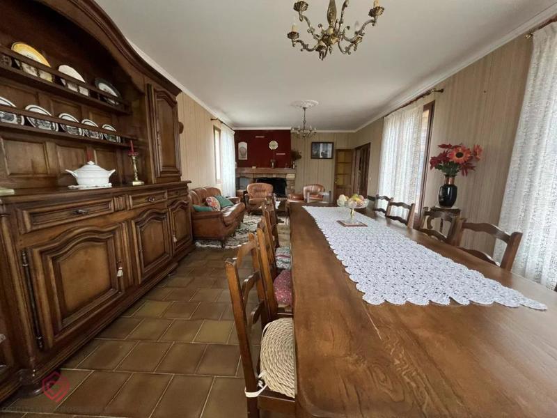 Maison - 221 m² - 8 pièces